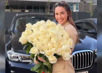 Қазақтың қайсар қызы Әбибаға тағы бір қымбат көлік сыйға тартылды