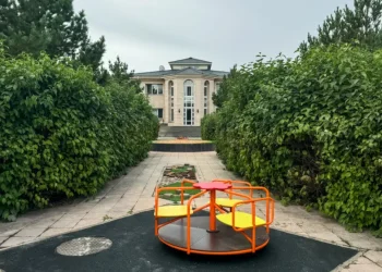 Зеленый парк, гаражи и сцена. Новая жизнь особняка Кайрата Сатыбалдыулы в Астане