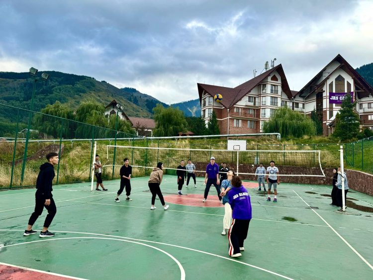 В Алматы торжественно открыт молодежный лагерь «Jas Camp 2024»: новые возможности для будущих лидеров