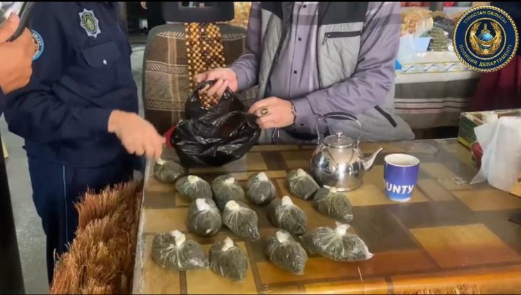 Гаражда заңсыз сақталған 45 келіден астам насыбайды полиция анықтады