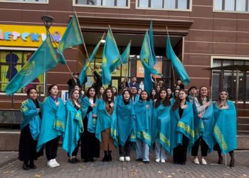 Молодёжь Алматы отметила День Республики патриотическими мероприятиями