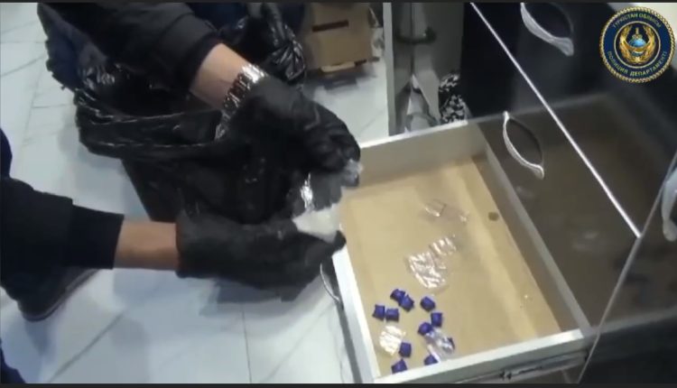 Полиция 2,5 келіге жуық «мефедрон» мен «трамадолдың» 500 таблеткасын тәркіледі