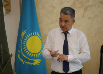 “Енді маған ұрыспайсыздар“. Қарағанды әкімінің жазбасы жұртты күлдірді