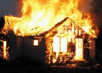 Ата-анасының қарауынсыз қалған бес бала өрттен қаза тапты