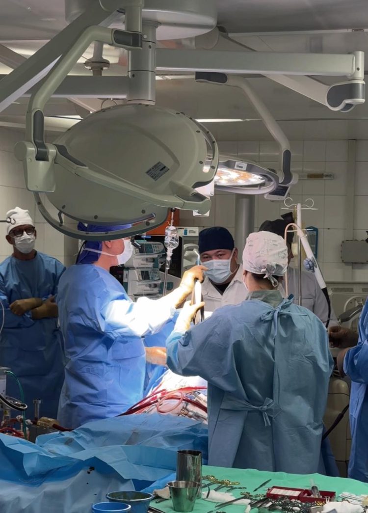 ВЫСОКОТЕХНОЛОГИЧНЫЕ ОПЕРАЦИИ ПО ОСМС: КАРДИОХИРУРГ ИЗ ГЕРМАНИИ ПРОВЕЛ МАСТЕР-КЛАСС В КАРДИОЦЕНТРЕ ЖЕТІСУ