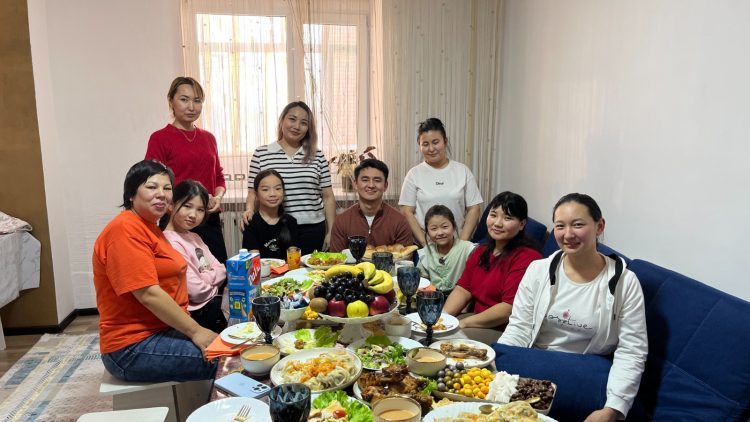 «Dauletten» қоры 74-баспананың кілтін төртбалалы анаға сыйлады