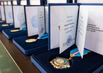 “Бір адам бірнеше рет алған“. Тоқаев марапаттарды ретке келтіруді тапсырды