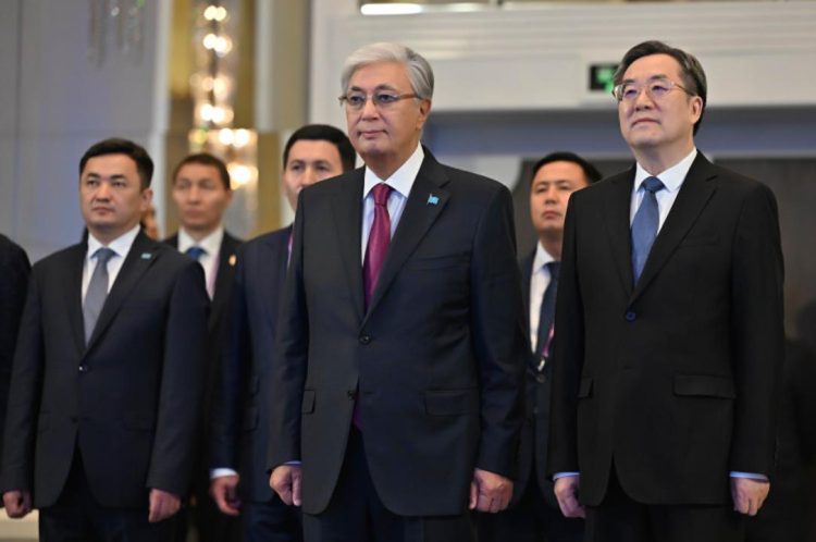 Мемлекет басшысы Жамбыл облысында жел генераторына бөлшек шығаратын жаңа өндірісті қашықтан іске қосты