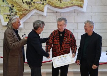 Болат Мұхамедиевтің «Қолөнер тарихы» атты ретроспективті көрмесі ашылды